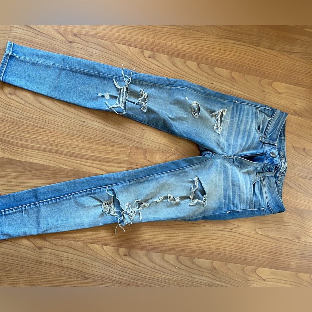 American eagle light wash ripped jeans size 0